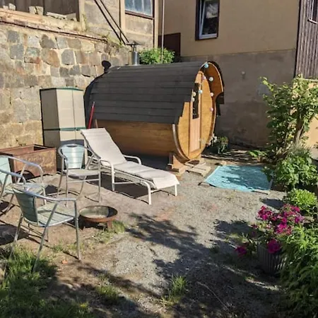 Urlaubstraum Mit Pool, Terrasse & Fluss Im Garten - Ut