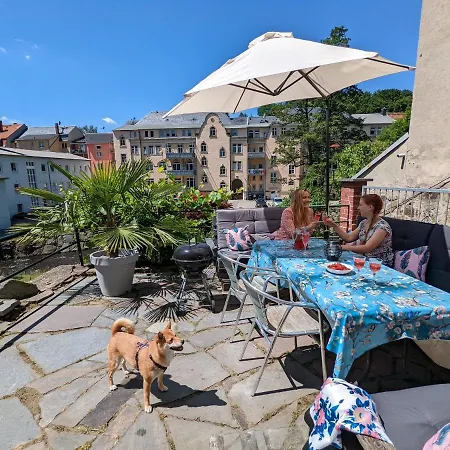 Urlaubstraum Mit Pool, Terrasse & Fluss Im Garten - Ut