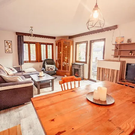 Urlaubstraum Mit Pool, Terrasse & Fluss Im Garten - Ut