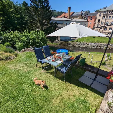 Urlaubstraum Mit Pool, Terrasse & Fluss Im Garten - Ut