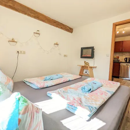 Apartment Urlaubstraum Mit Pool, Terrasse & Fluss Im Garten - Ut